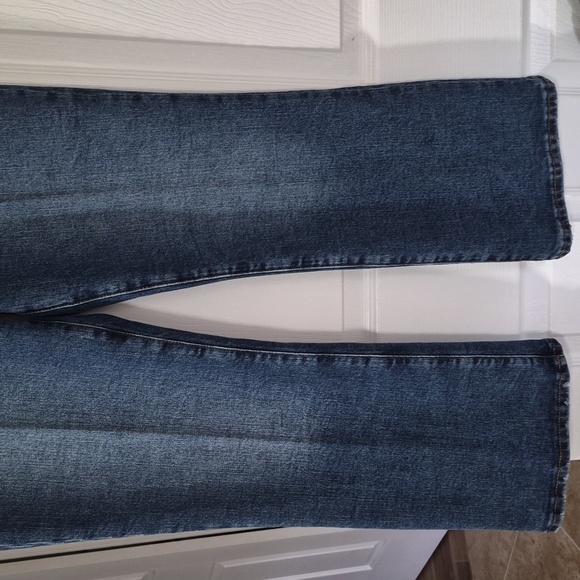 NWT Good American Crop Mini Boot Jeans Size 10 - Picture 4 of 9